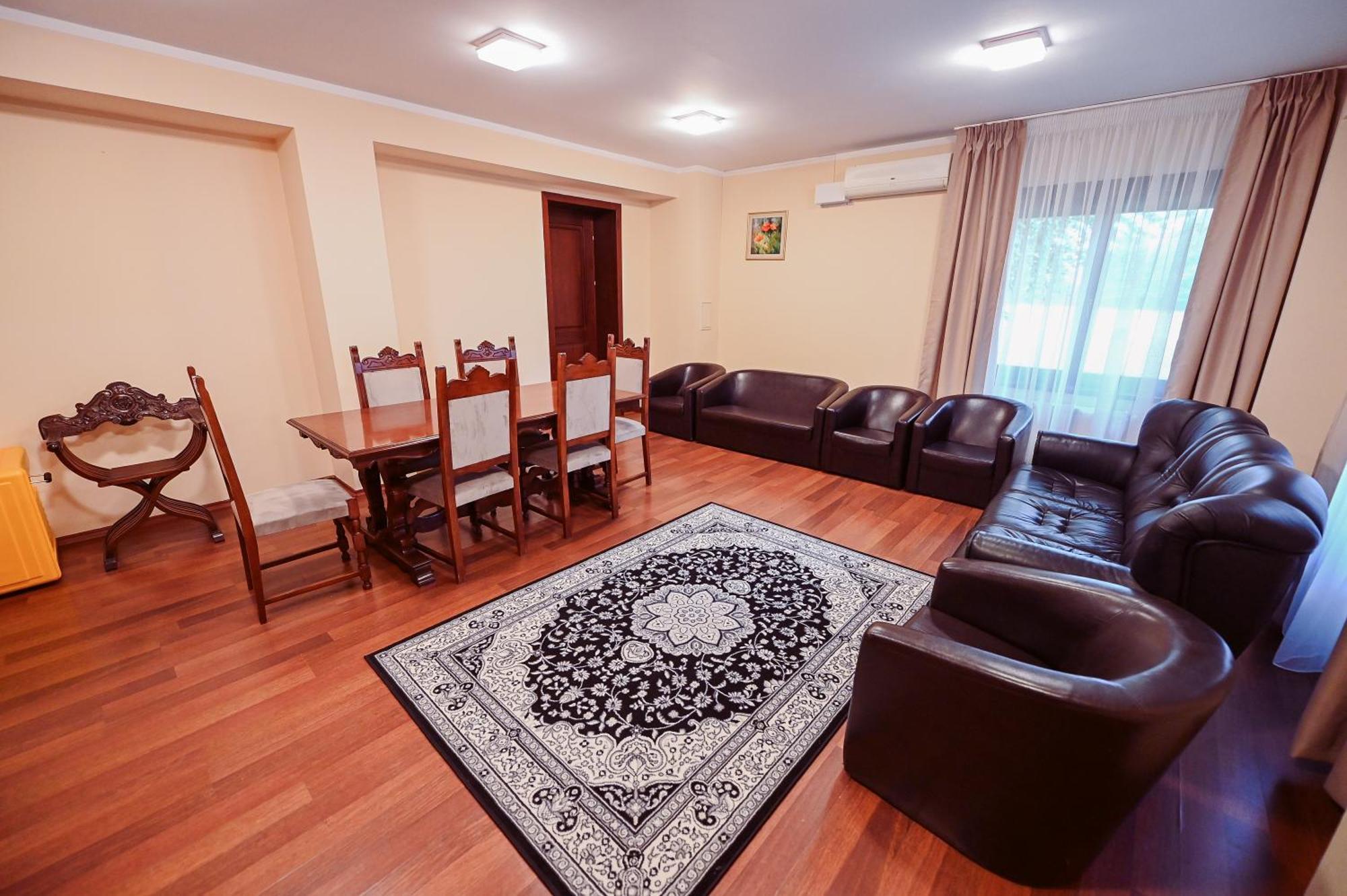 Hotel Conacul Domnesc à Scheia Extérieur photo