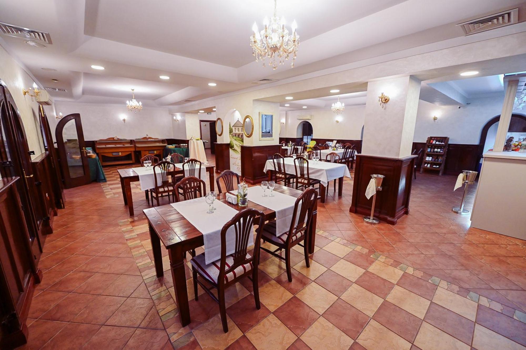 Hotel Conacul Domnesc à Suceava Extérieur photo