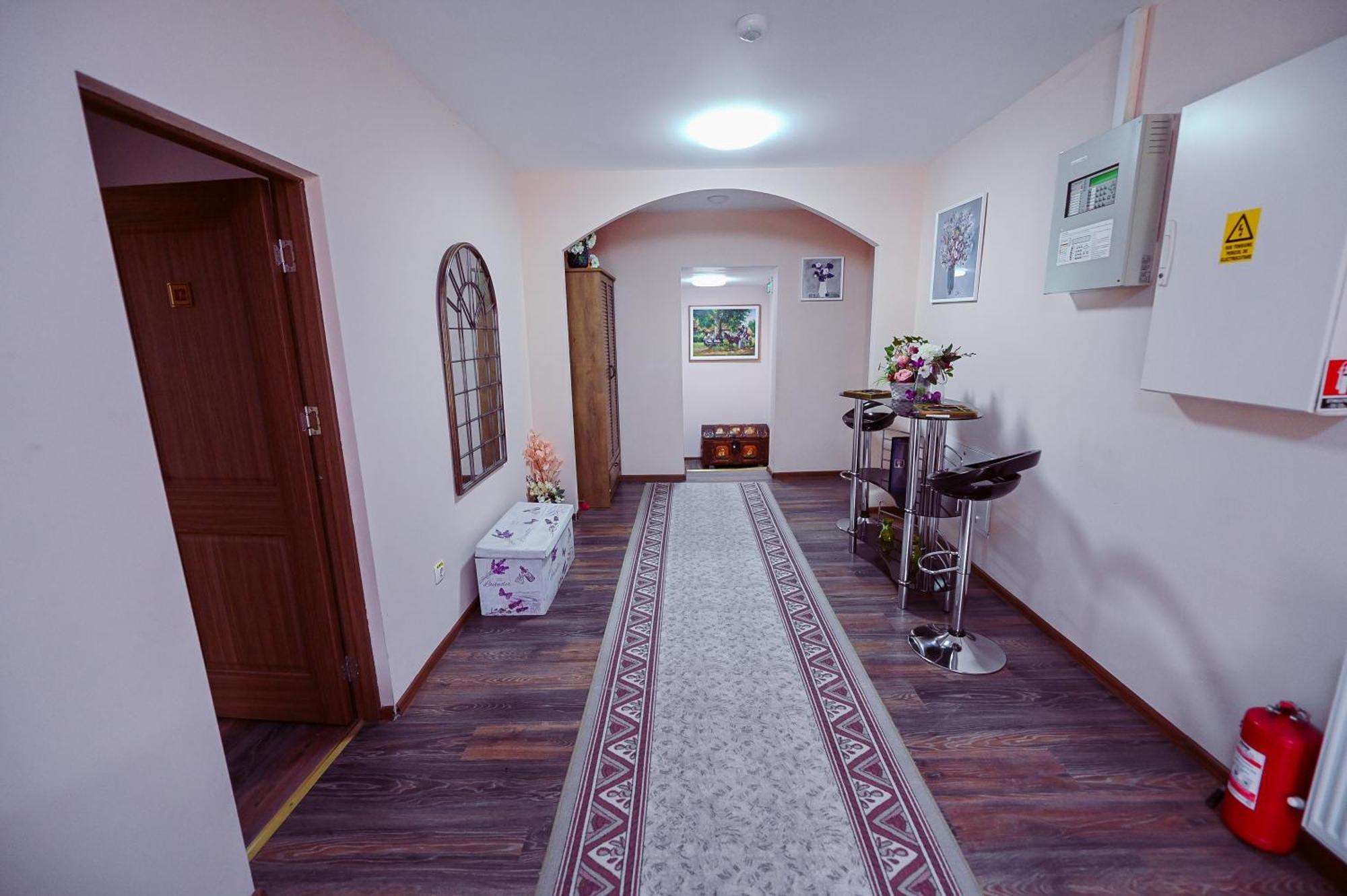 Hotel Conacul Domnesc à Scheia Extérieur photo