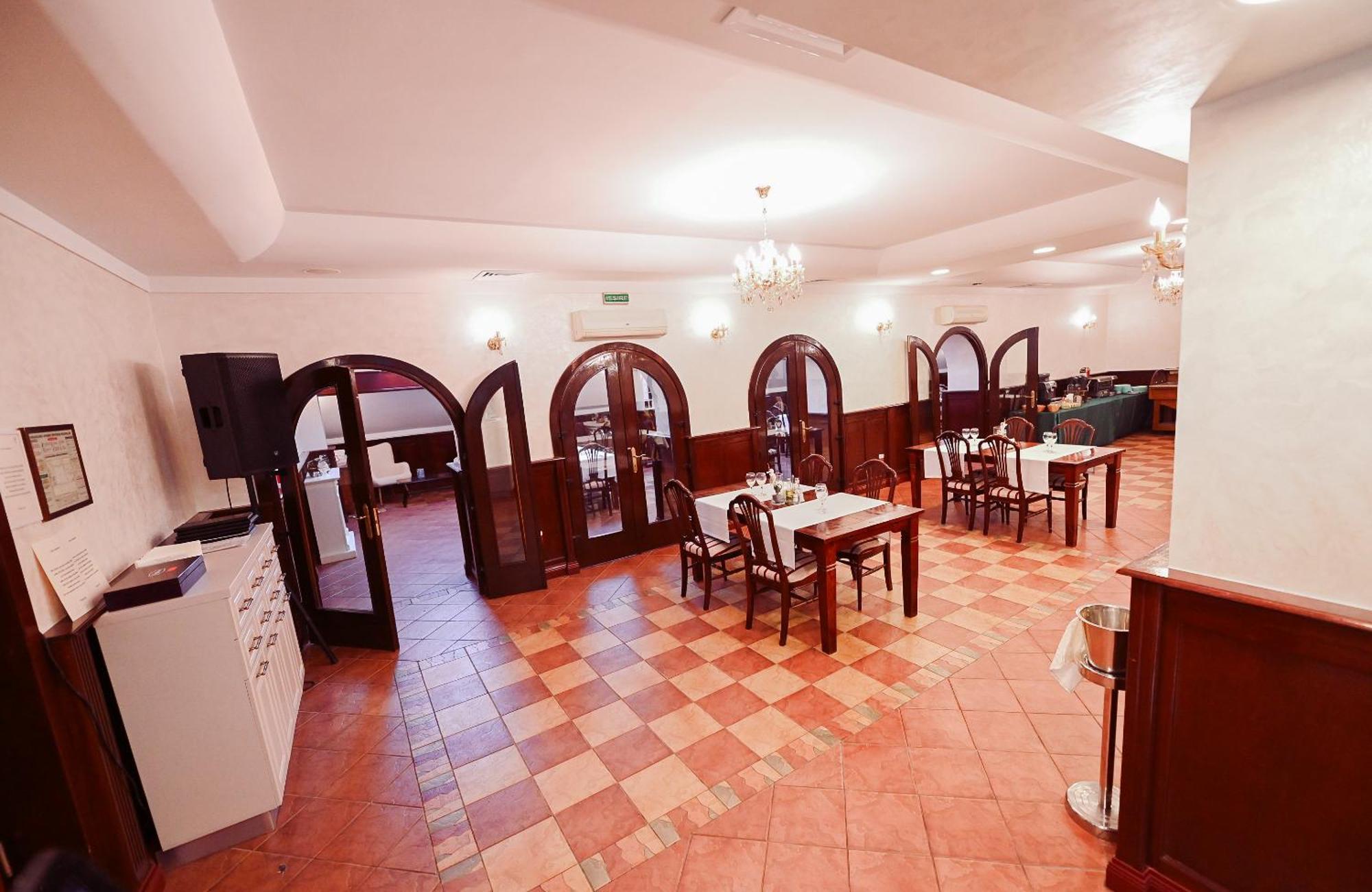 Hotel Conacul Domnesc à Suceava Extérieur photo