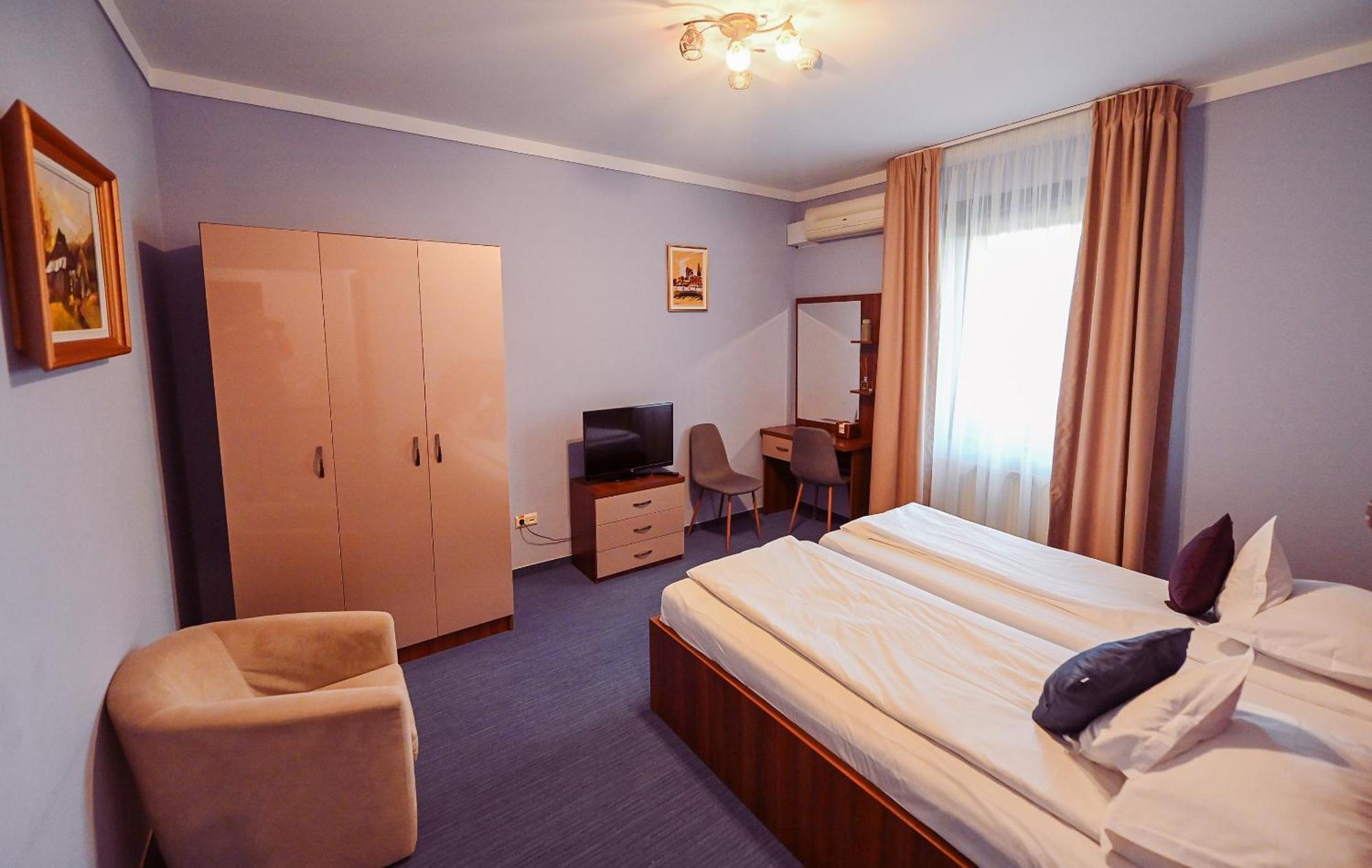 Hotel Conacul Domnesc à Suceava Extérieur photo