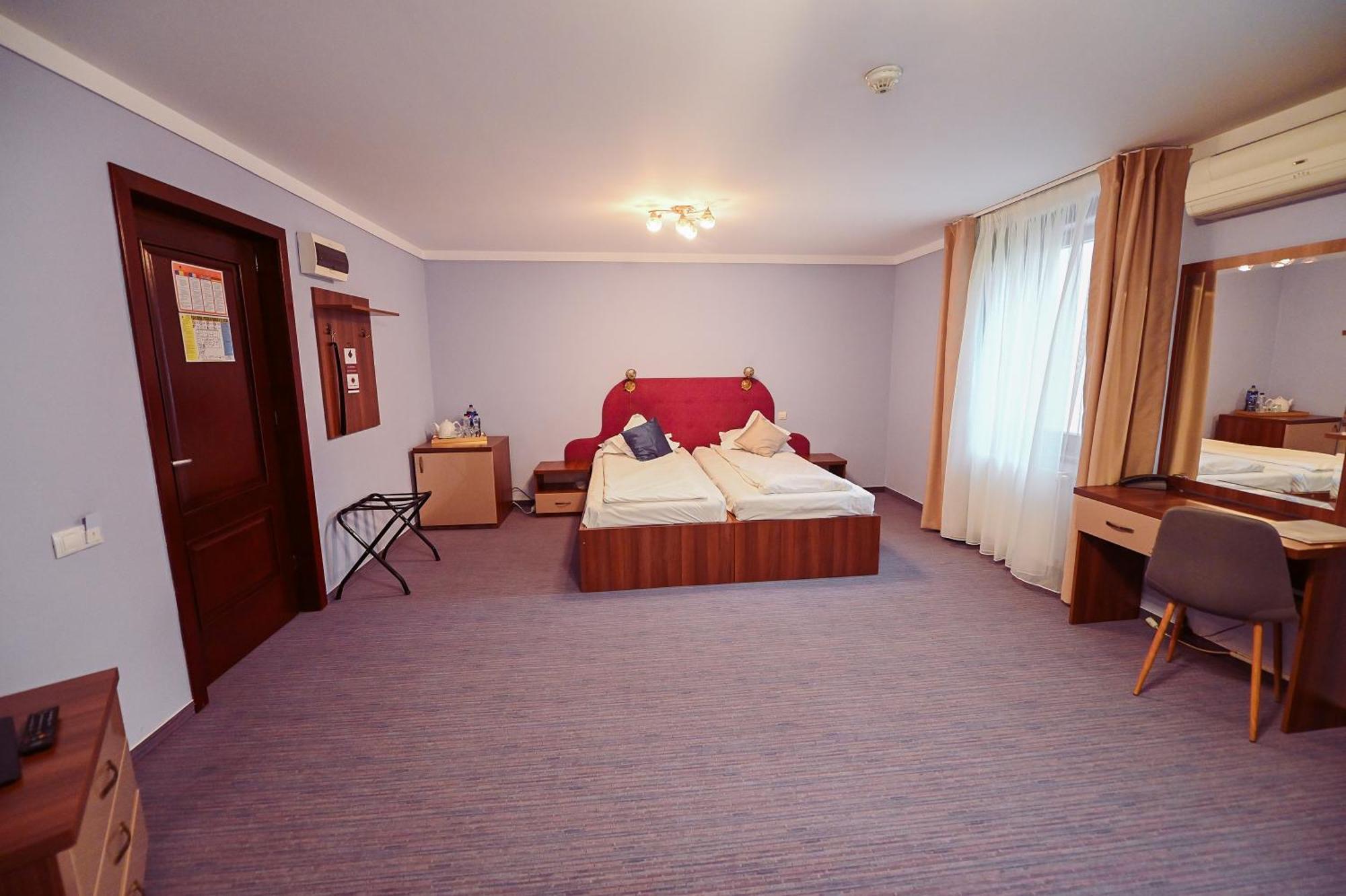 Hotel Conacul Domnesc à Suceava Extérieur photo